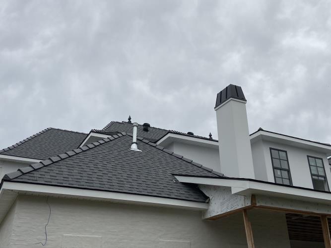 Kenner roofers install a new asphalt roof on a home.
